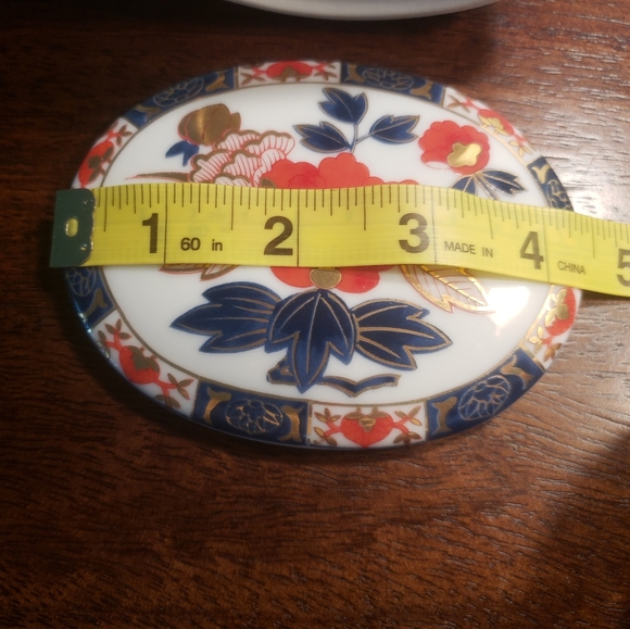 Ashibi Porcelain Lidded Trinket Box - Picture 9 of 10